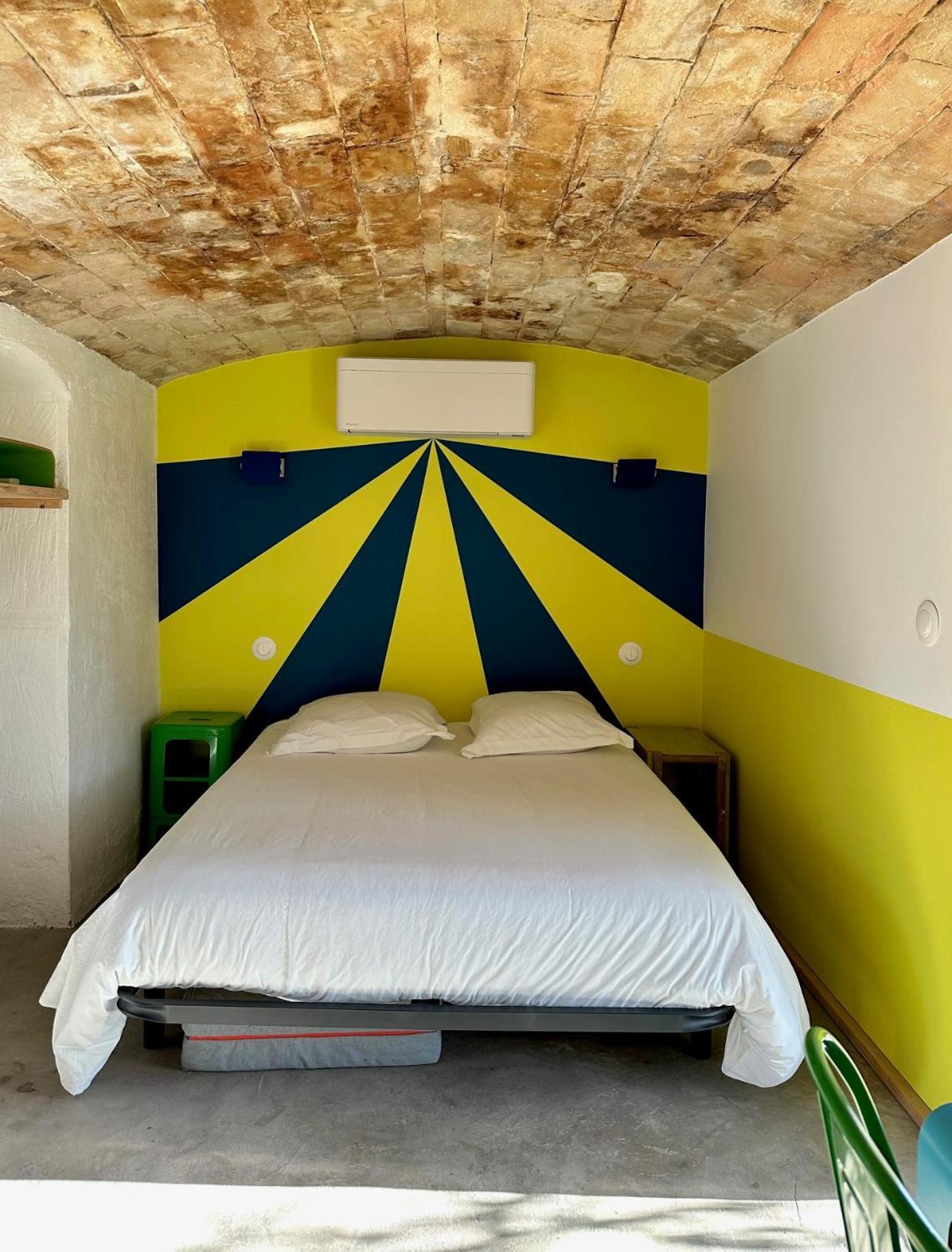 Villelaure Domaine La Ferme Hi Bride Bed & Breakfast エクステリア 写真